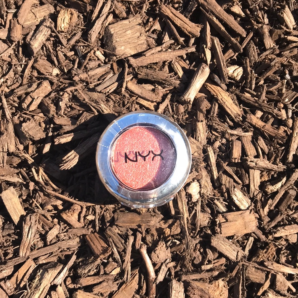 NYX EYESHADOW